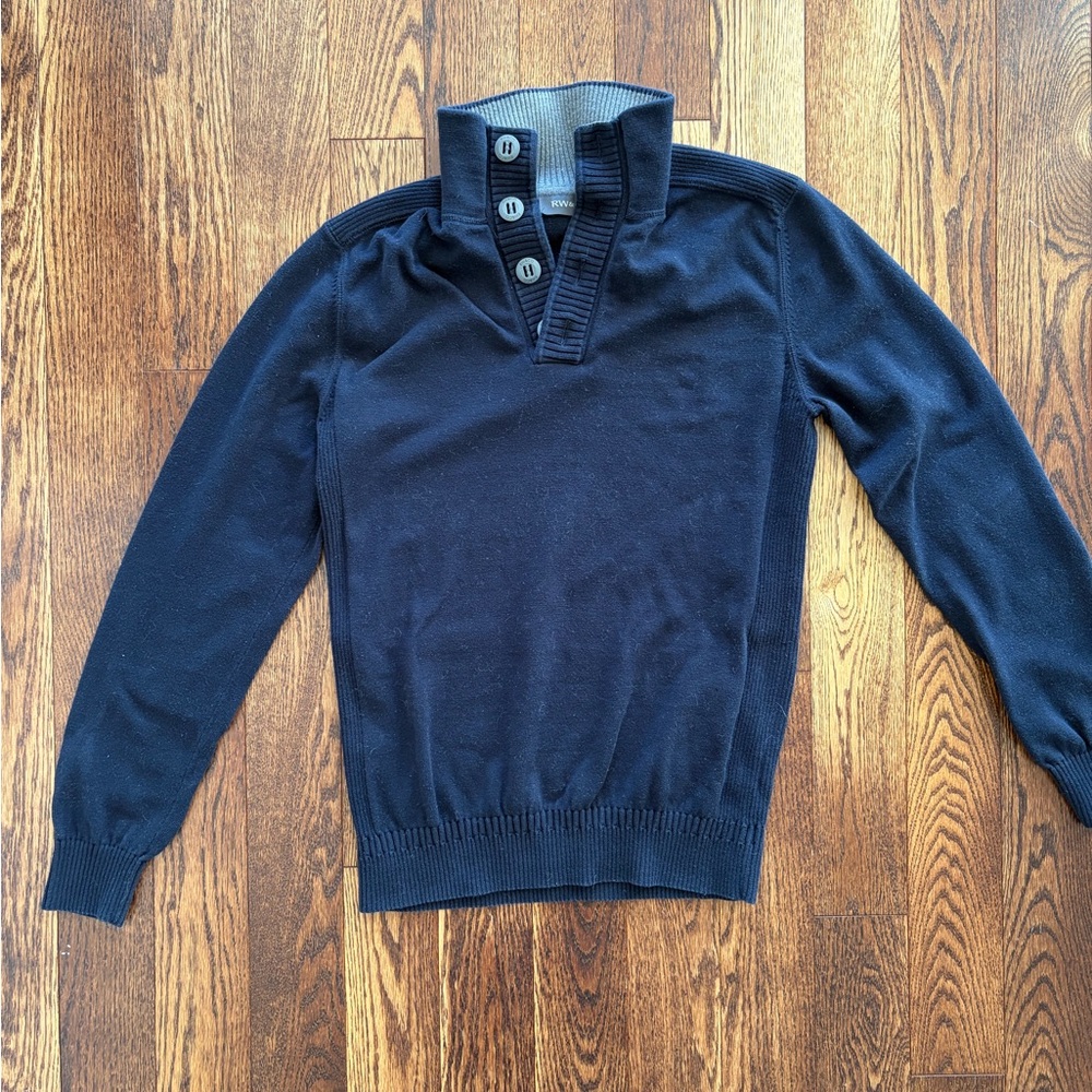 Men’s RW&CO quarter buttoned sweater in medium
